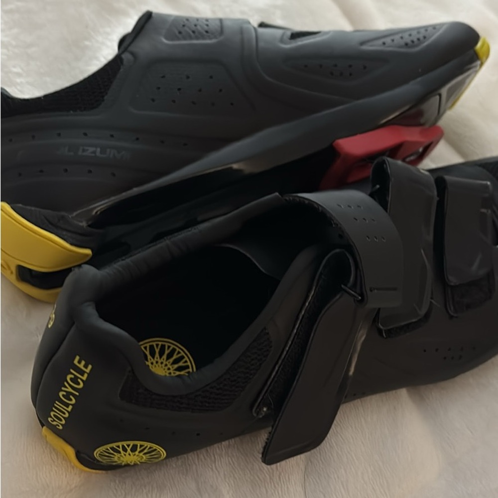 Pearl Izumi Black Cycling Shoes